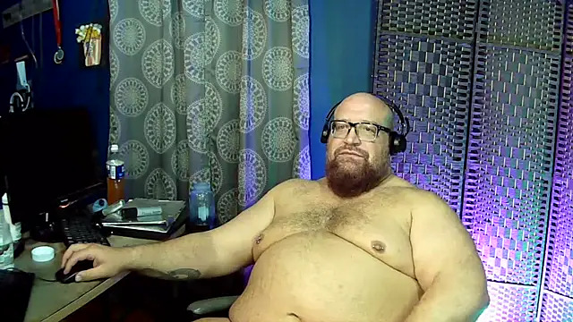 Snapshot of BigBearforCuddles chatting on 04.28.26 BigBearforCuddles online show from 04.28.26