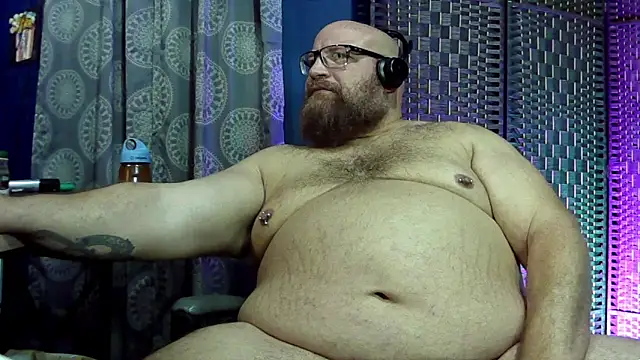 Snapshot of BigBearforCuddles chatting on 06.10.26 BigBearforCuddles online show from 06.10.26