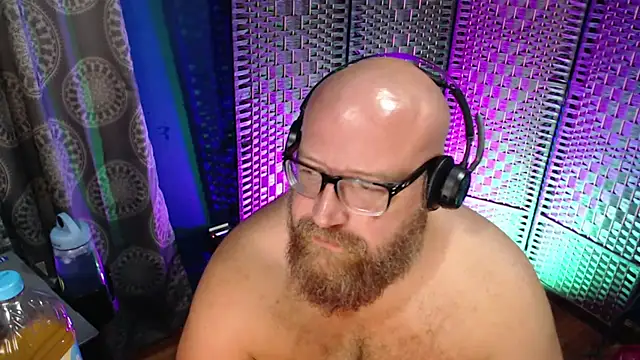 Snapshot of BigBearforCuddles chatting on 06.21.26 BigBearforCuddles online show from 06.21.26