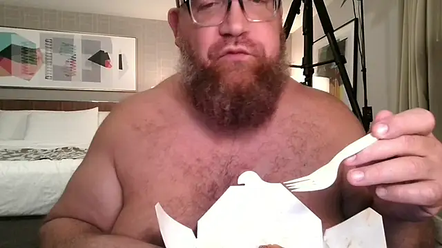 Snapshot of BigBearforCuddles chatting on 07.04.26 BigBearforCuddles online show from 07.04.26