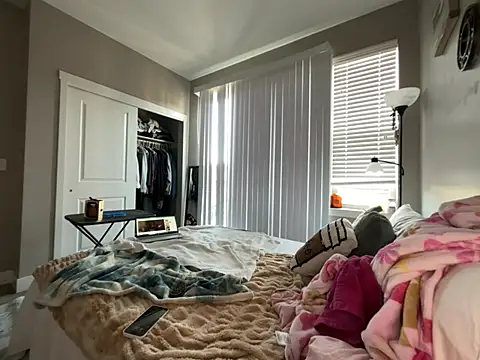 renesmaelily222 online show from 02.27.26