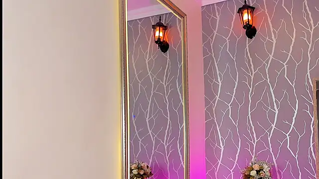 Julia rivers online show from 12.02.25