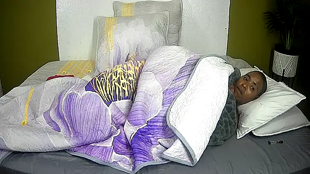 Snapshot of SexyCurves9 chatting on 06.11.26 SexyCurves9 online show from 06.11.26