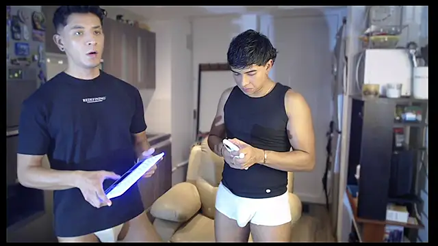 Snapshot of soyleonardo1 chatting on 11.28.25 soyleonardo1 online show from 11.28.25