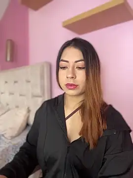 Snapshot of MaddieHunter chatting on 11.26.25 MaddieHunter online show from 11.26.25