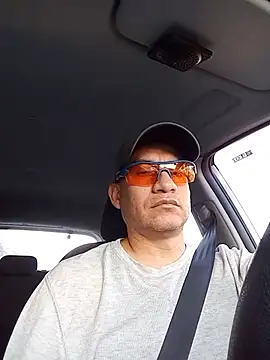 Snapshot of ChrisFloresP chatting on 11.29.25 ChrisFloresP online show from 11.29.25