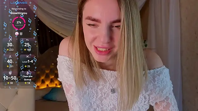 Snapshot of molly_crystal chatting on 12.17.25 molly crystal online show from 12.17.25