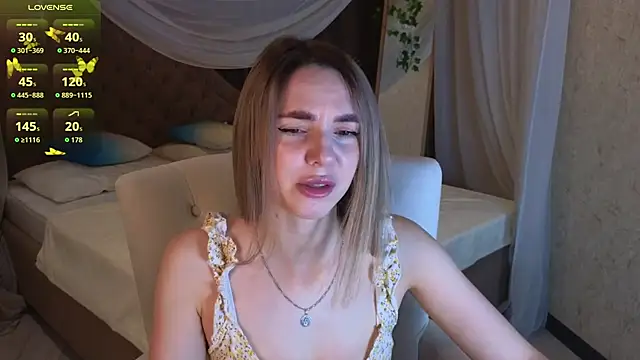 Snapshot of molly_crystal chatting on 01.06.26 molly crystal online show from 01.06.26