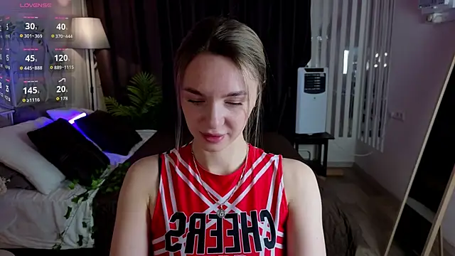 Snapshot of molly_crystal chatting on 01.13.26 molly crystal online show from 01.13.26