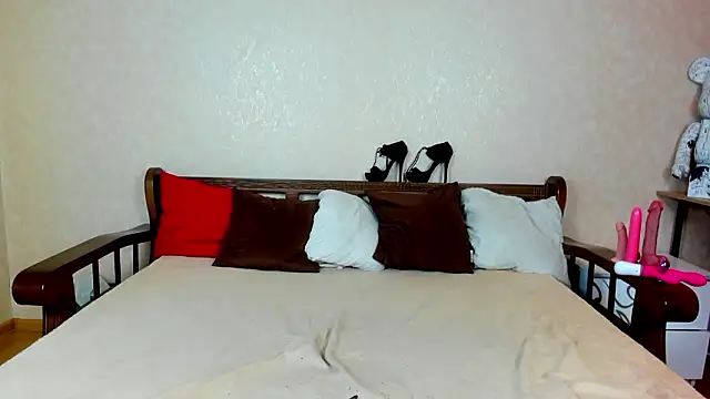 Snapshot of ReadheadSlut chatting on 01.15.26 ReadheadSlut online show from 01.15.26