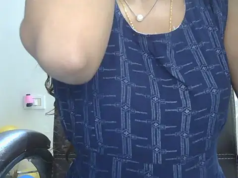 Snapshot of cute_mahira chatting on 04.05.26 cute mahira online show from 04.05.26