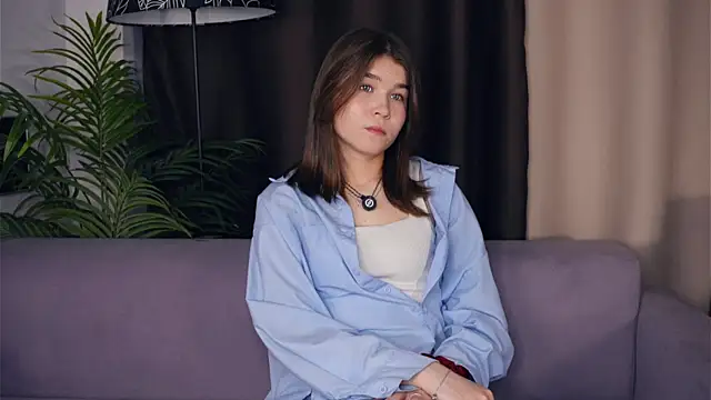 Snapshot of ZulaRattan chatting on 11.27.25 ZulaRattan online show from 11.27.25