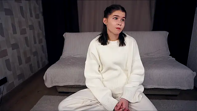 Snapshot of ZulaRattan chatting on 11.28.25 ZulaRattan online show from 11.28.25