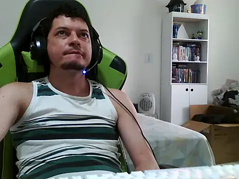 Snapshot of Fussador chatting on 11.24.25 Fussador online show from 11.24.25