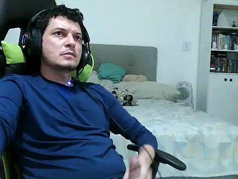 Snapshot of Fussador chatting on 11.27.25 Fussador online show from 11.27.25