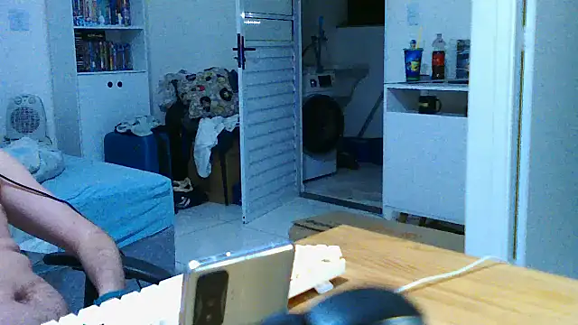 Snapshot of Fussador chatting on 02.13.26 Fussador online show from 02.13.26