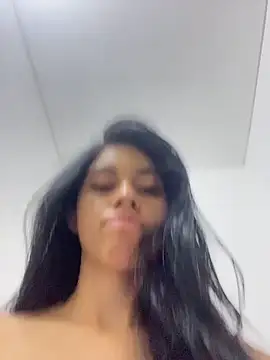 Miia moonn online show from 12.21.25