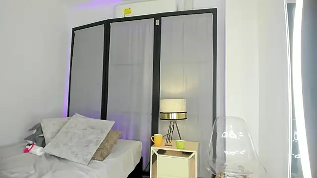 niicole steele  online show from 04.16.26