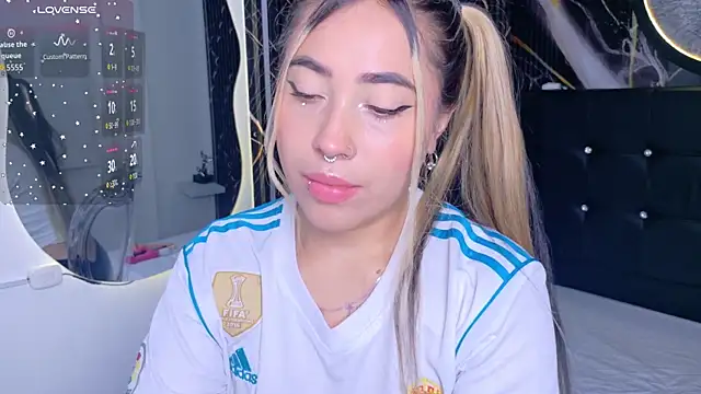 Manuela Velvet online show from 11.30.25