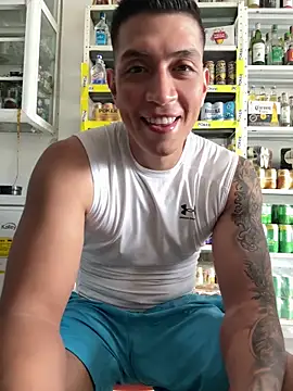 Snapshot of OliverWest04 chatting on 11.27.25 OliverWest04 online show from 11.27.25