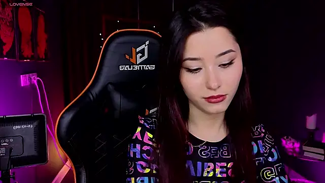 Snapshot of RedMidnight chatting on 11.25.25 RedMidnight online show from 11.25.25