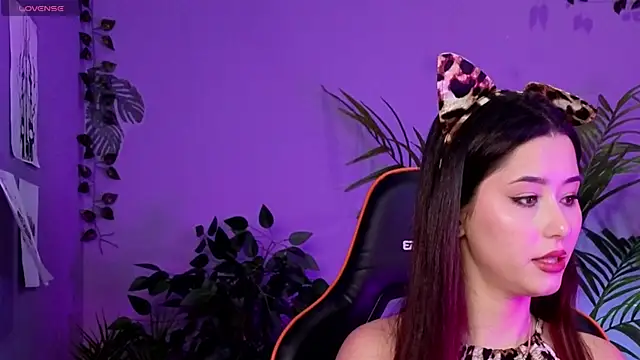 Snapshot of RedMidnight chatting on 11.26.25 RedMidnight online show from 11.26.25