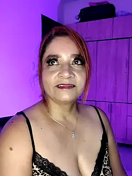 Snapshot of sexy_ambarr chatting on 11.30.25 sexy ambarr online show from 11.30.25