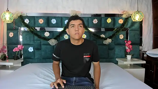  bonnyandclyde online show from 12.14.25