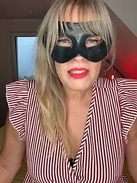 Snapshot of SophieFinely chatting on 07.17.26 SophieFinely online show from 07.17.26