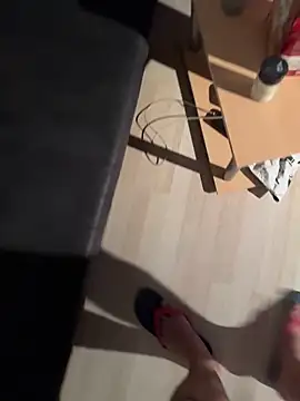 Laufla online show from 12.21.25