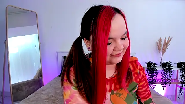 Snapshot of Rose_Luvv chatting on 05.10.26 Rose Luvv online show from 05.10.26