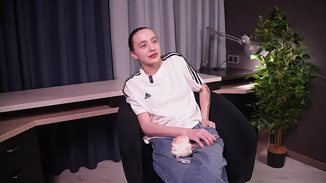 Snapshot of JesseGudgel chatting on 11.27.25 JesseGudgel online show from 11.27.25