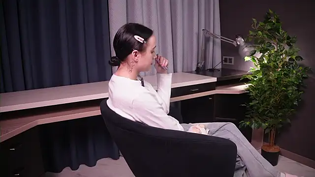 Snapshot of JesseGudgel chatting on 11.30.25 JesseGudgel online show from 11.30.25