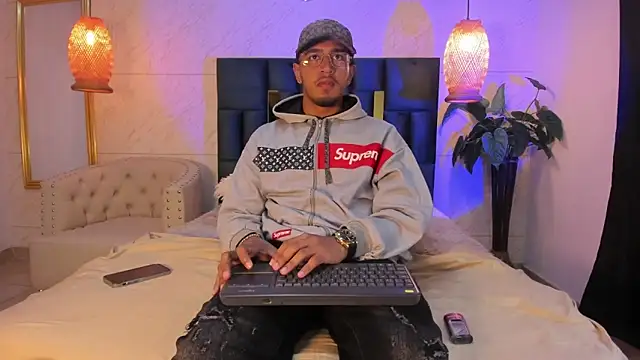 Snapshot of Brand_Collins chatting on 11.26.25 Brand Collins online show from 11.26.25