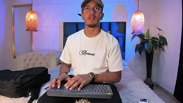 Snapshot of Brand_Collins chatting on 11.29.25 Brand Collins online show from 11.29.25