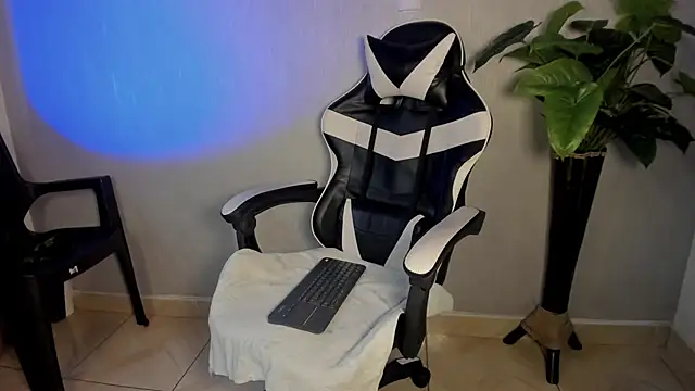 Brand Collins online show from 12.13.25