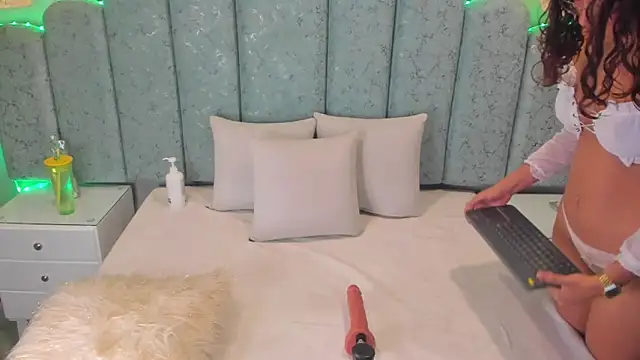 ninacrave  online show from 01.06.26