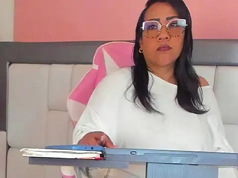 KarolWest  online show from 12.15.25