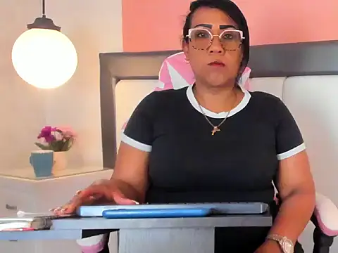 KarolWest  online show from 12.16.25