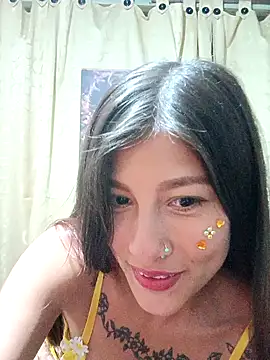 Snapshot of Roslin-nix2 chatting on 11.29.25 Roslin-nix2 online show from 11.29.25