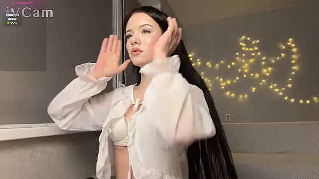 BeatriceMoonn online show from 11.27.25