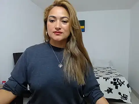 Snapshot of ximenaxcite19 chatting on 12.01.25 ximenaxcite19 online show from 12.01.25