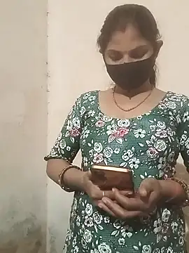 Snapshot of Pooja_bhabhi00 chatting on 11.30.25 Pooja bhabhi00 online show from 11.30.25