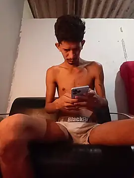 Snapshot of theyllorwillian chatting on 07.15.26 theyllorwillian online show from 07.15.26