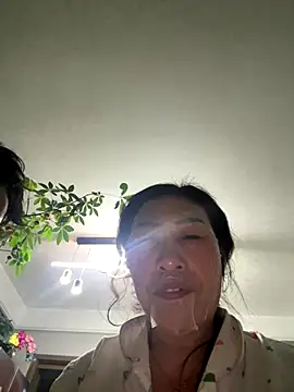 Snapshot of 22xiaopingguo chatting on 11.28.25 22xiaopingguo online show from 11.28.25