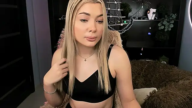 HyileyClark online show from 12.14.25