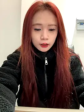 Snapshot of YYoom chatting on 11.28.25 YYoom online show from 11.28.25