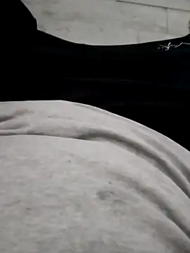 erdestruttor18 online show from 12.03.25