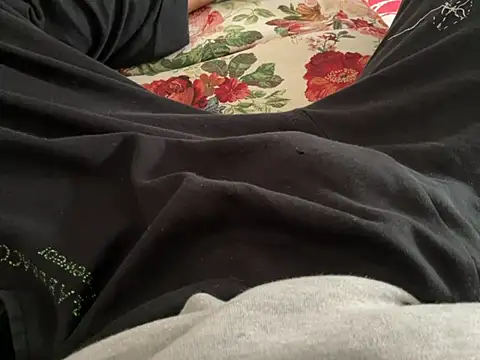 erdestruttor18 online show from 02.26.26