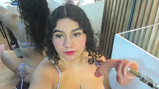 Snapshot of Gretta_Wild chatting on 11.30.25 Gretta Wild online show from 11.30.25